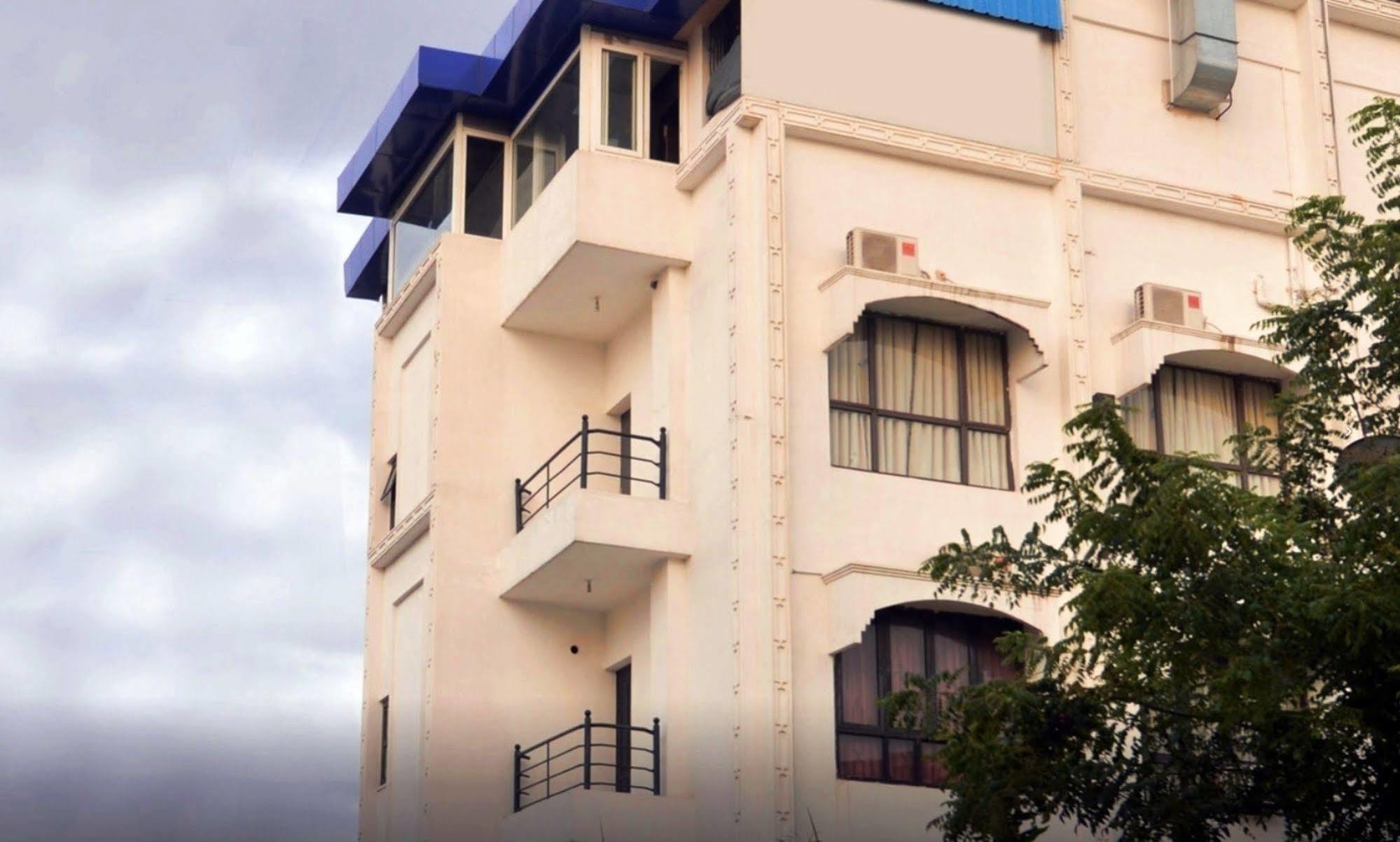 Genx Banjara Hill 1589 Hotel Hyderabad Exterior foto