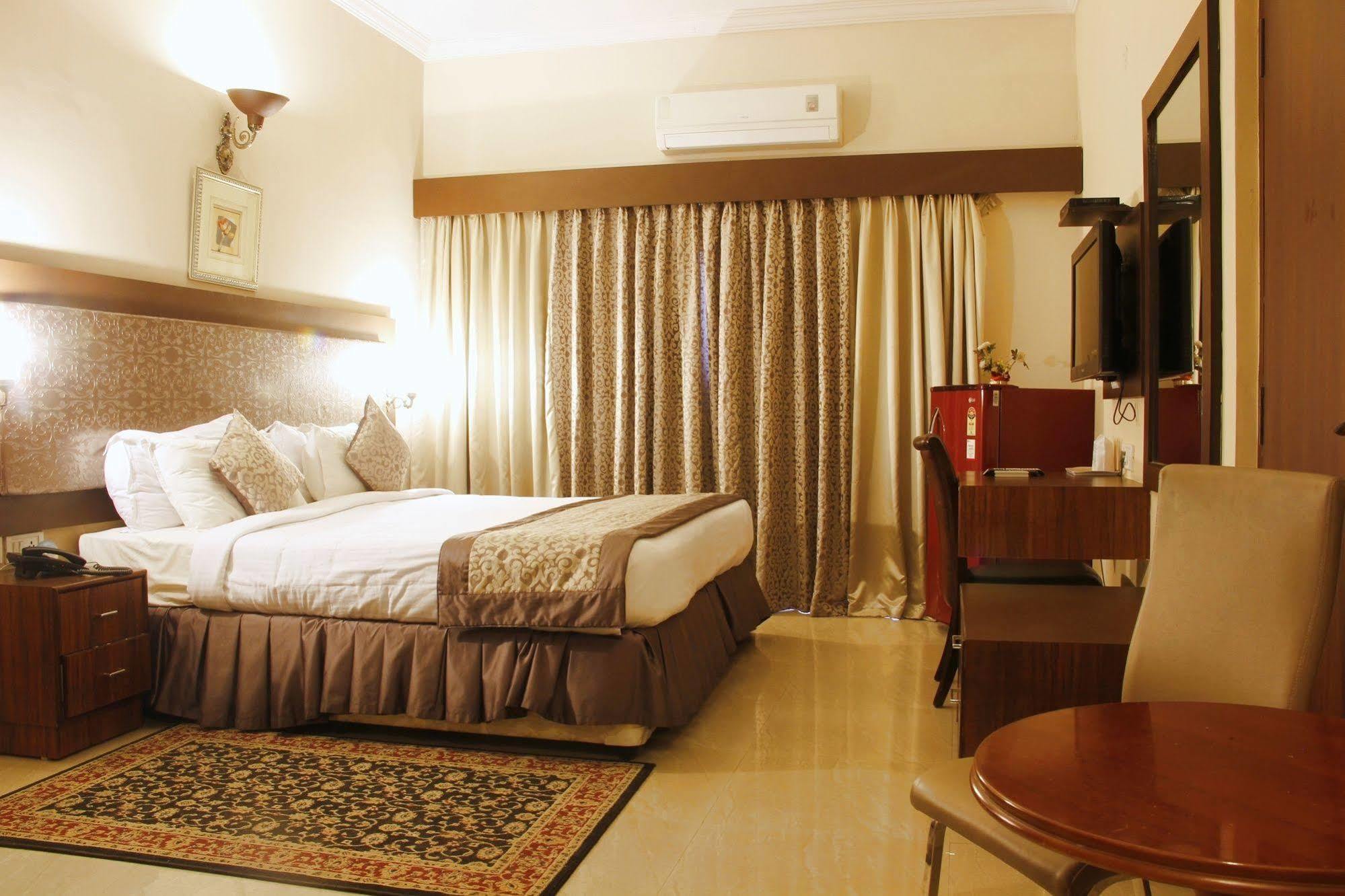 Genx Banjara Hill 1589 Hotel Hyderabad Exterior foto