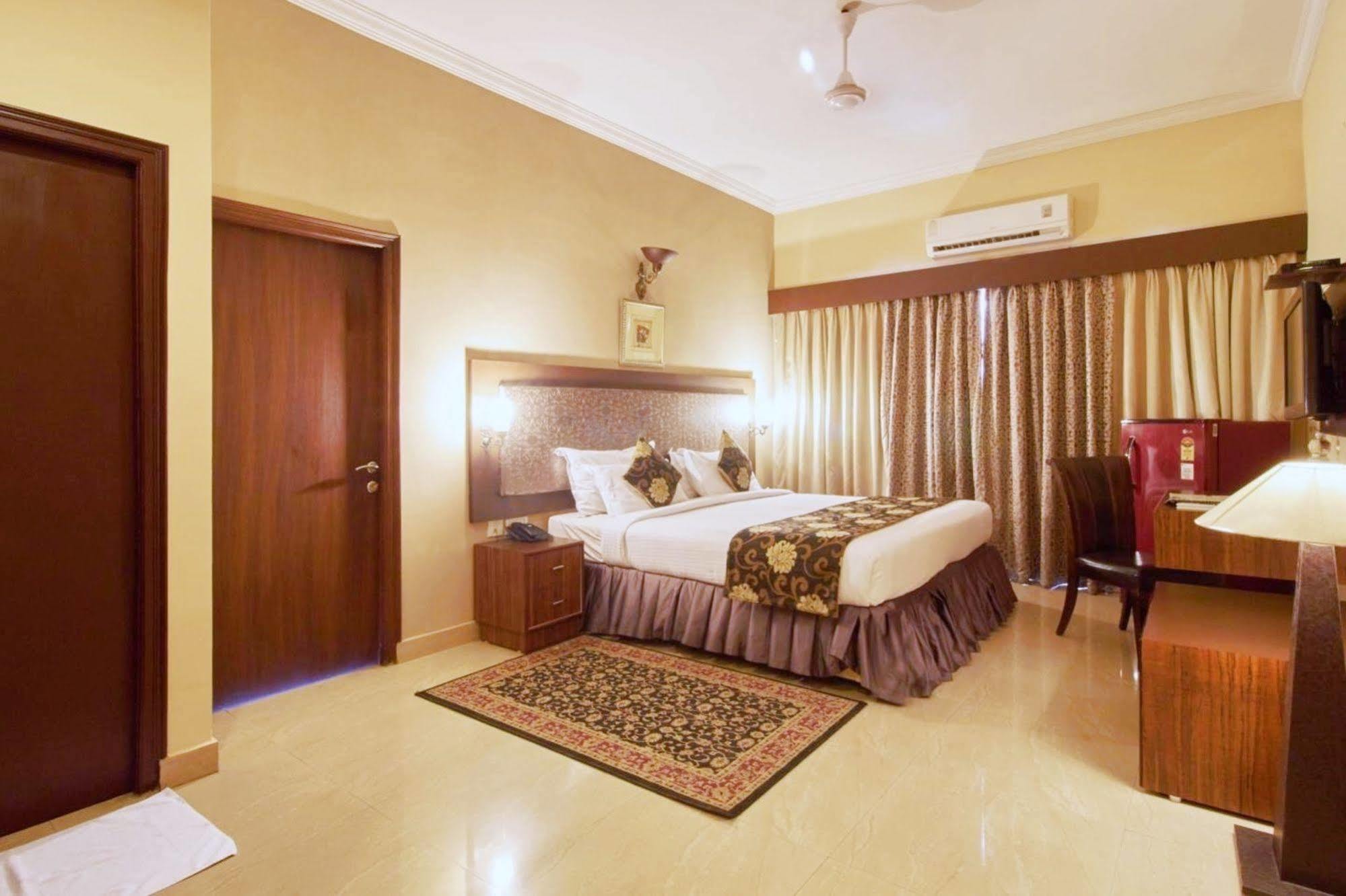 Genx Banjara Hill 1589 Hotel Hyderabad Exterior foto
